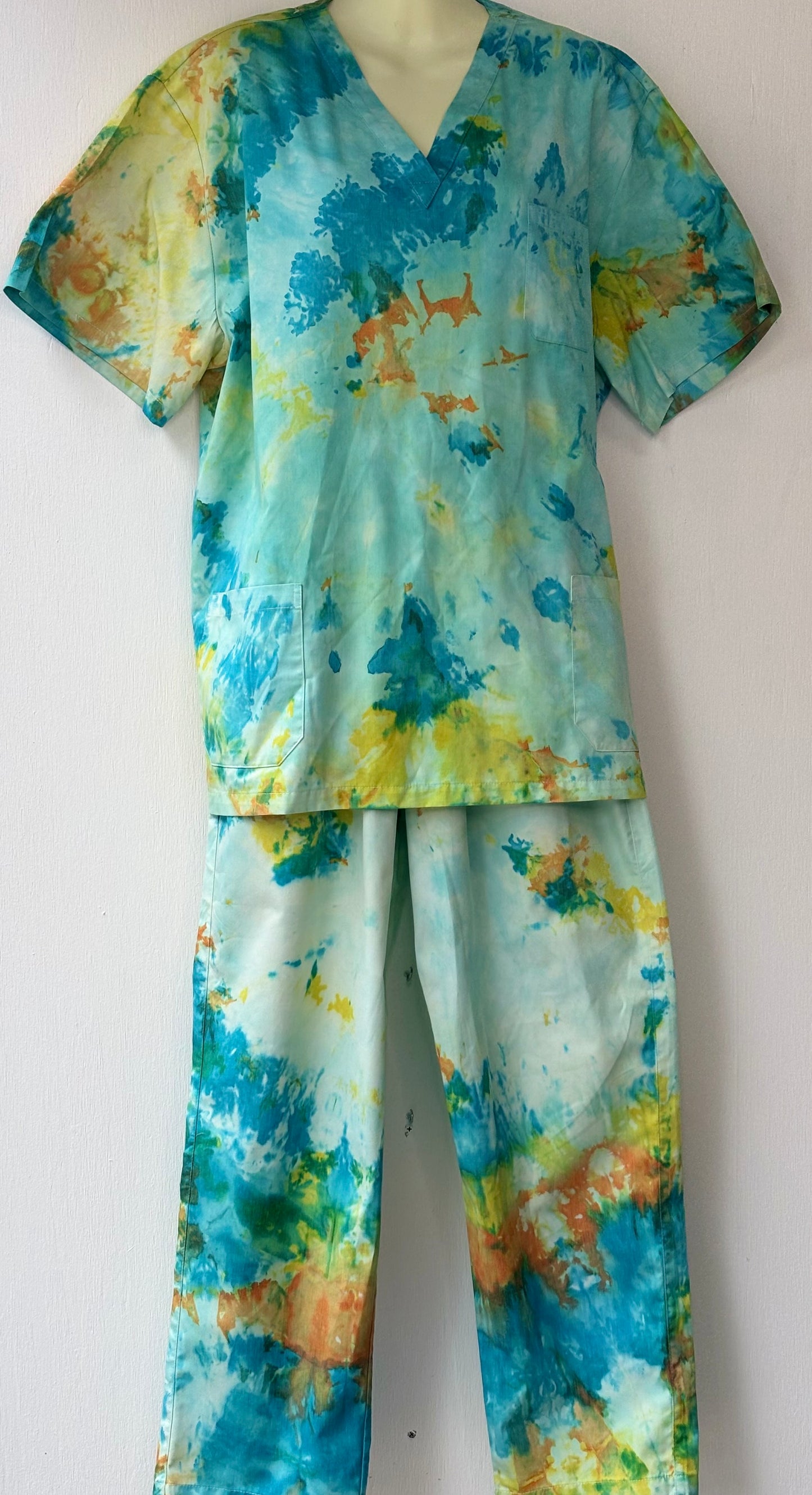 REEF tie-dyed scrub sets