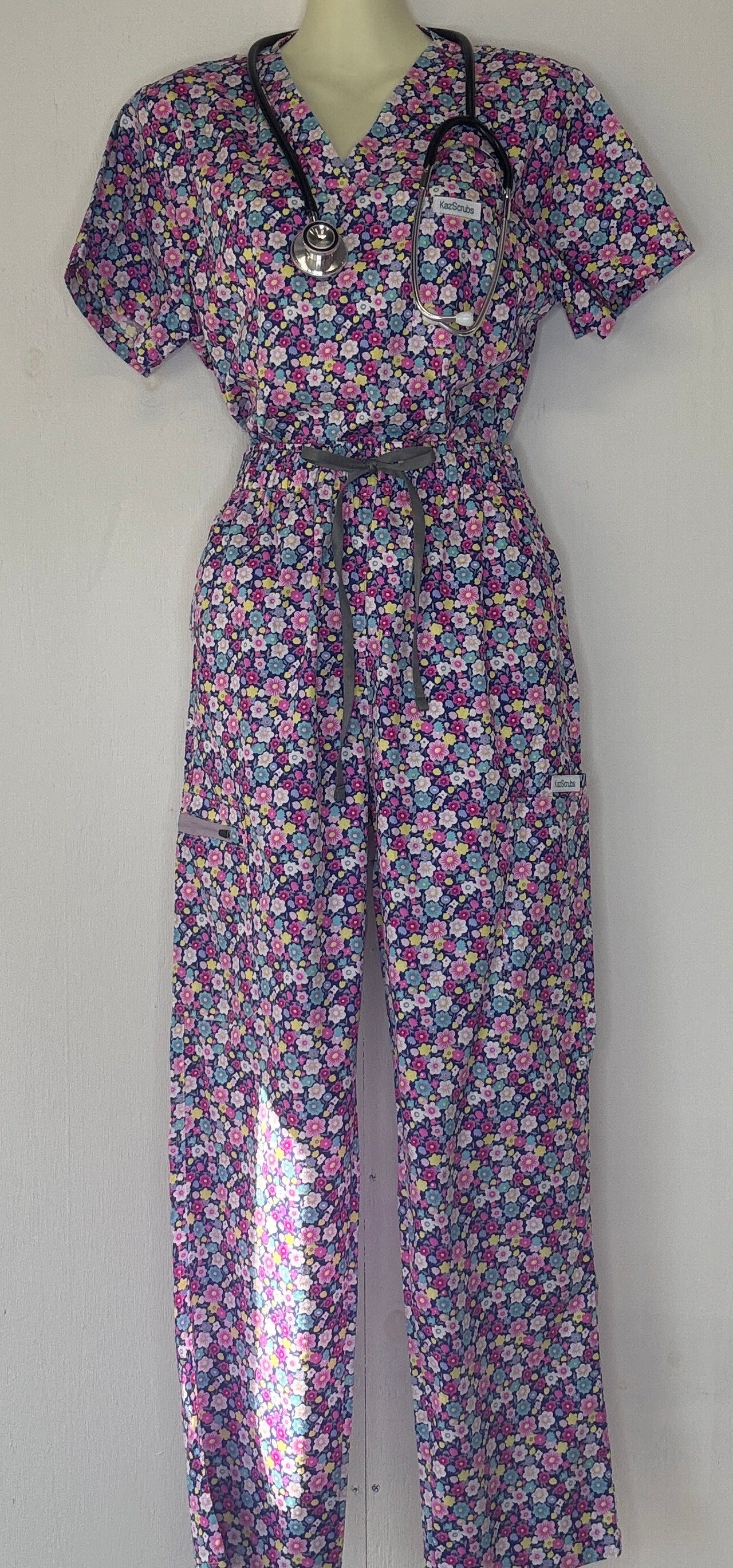 Pretty flowers scrub set