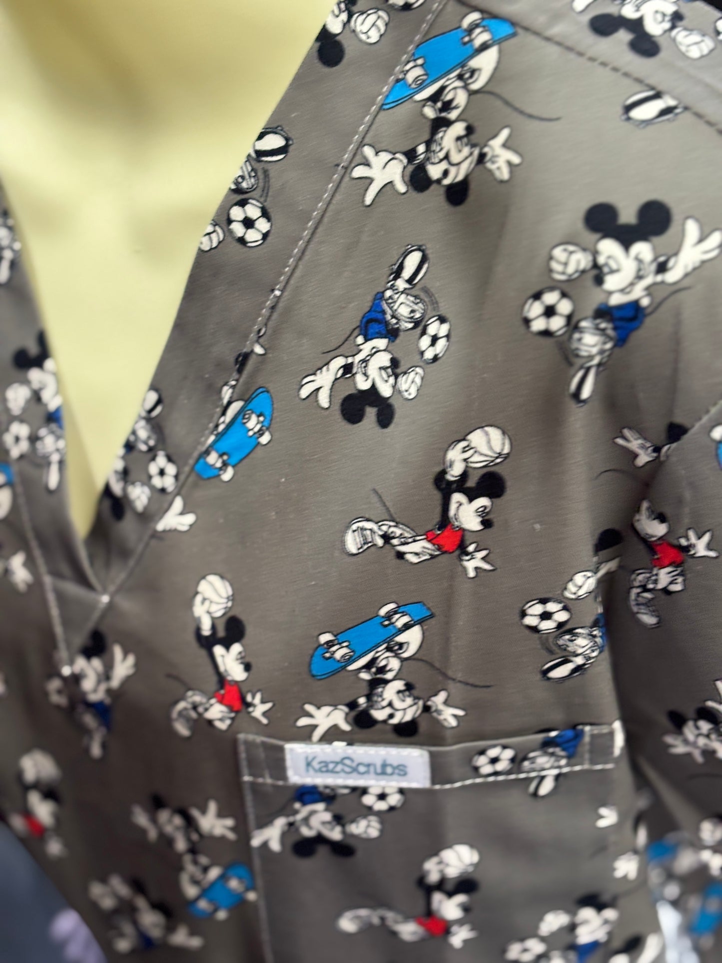 Free style mick scrub top