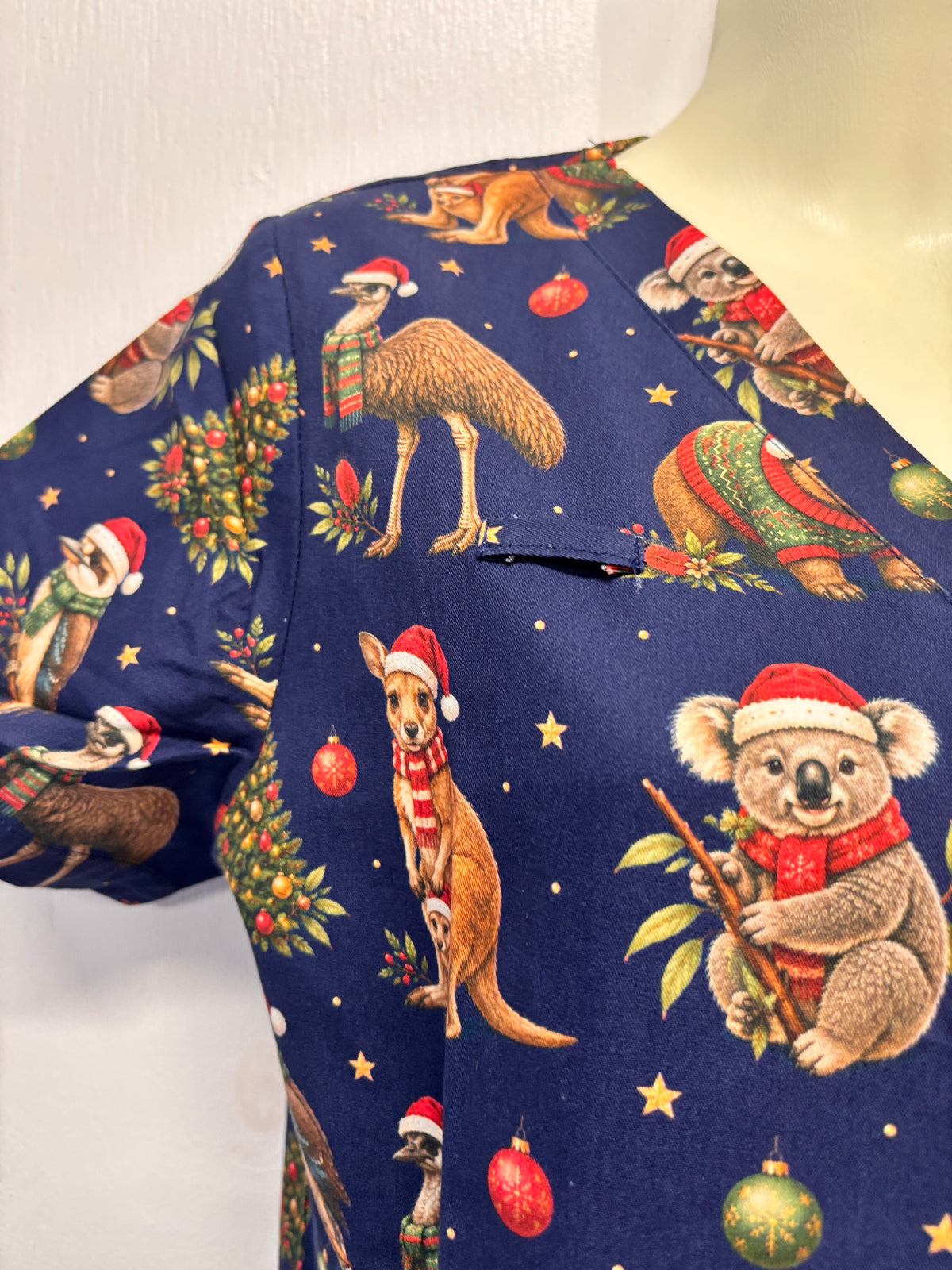 Auzzie Christmas scrub top