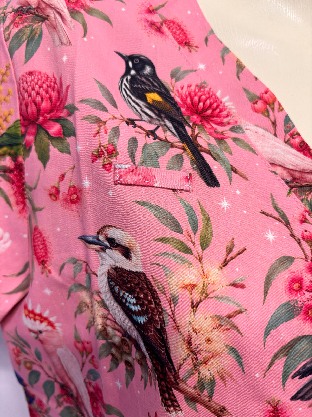 Auzzie birds scrub top