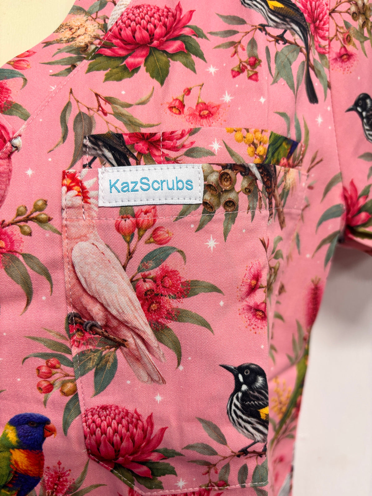 Auzzie birds scrub top