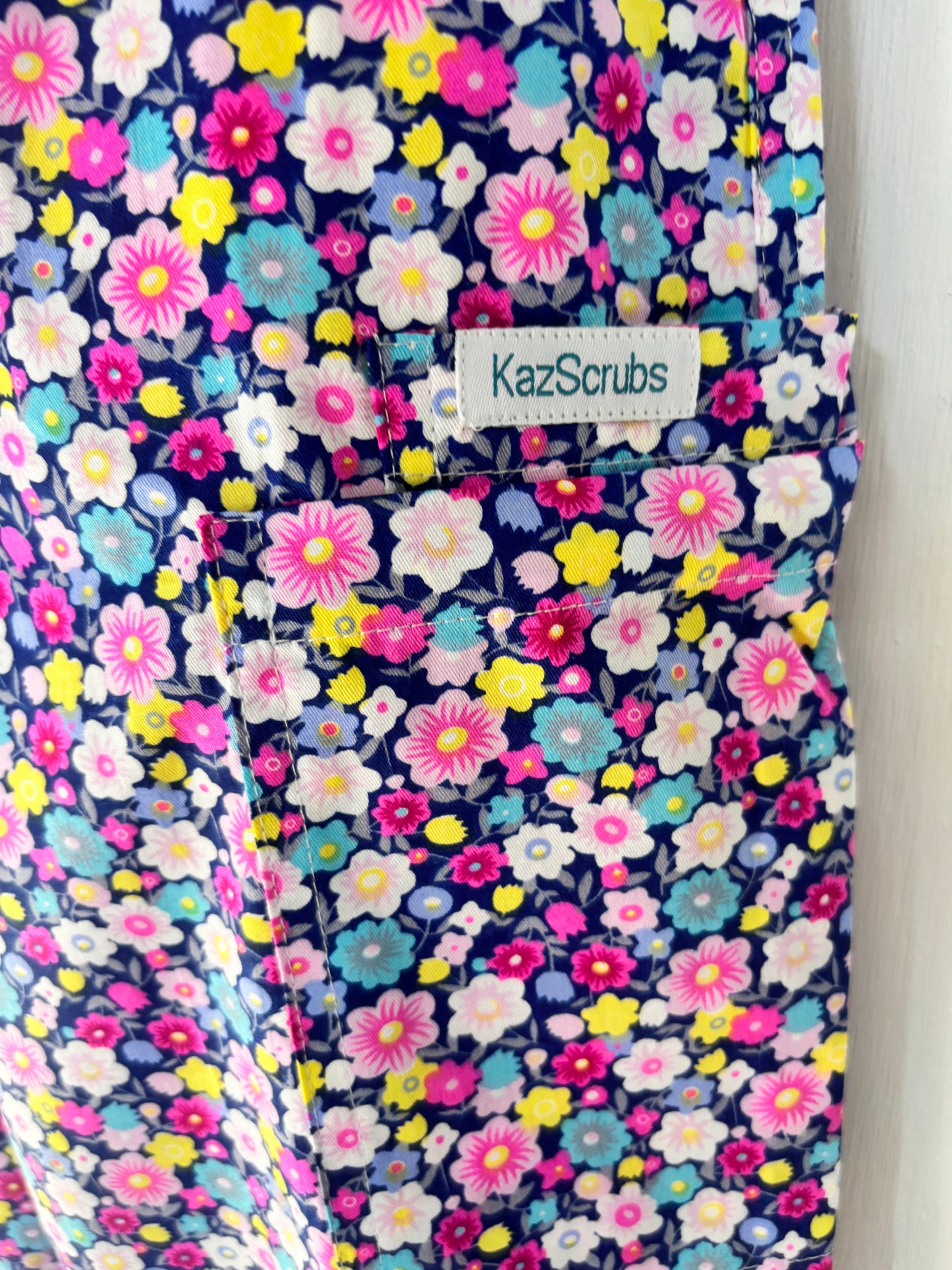 Pretty flowers scrub set