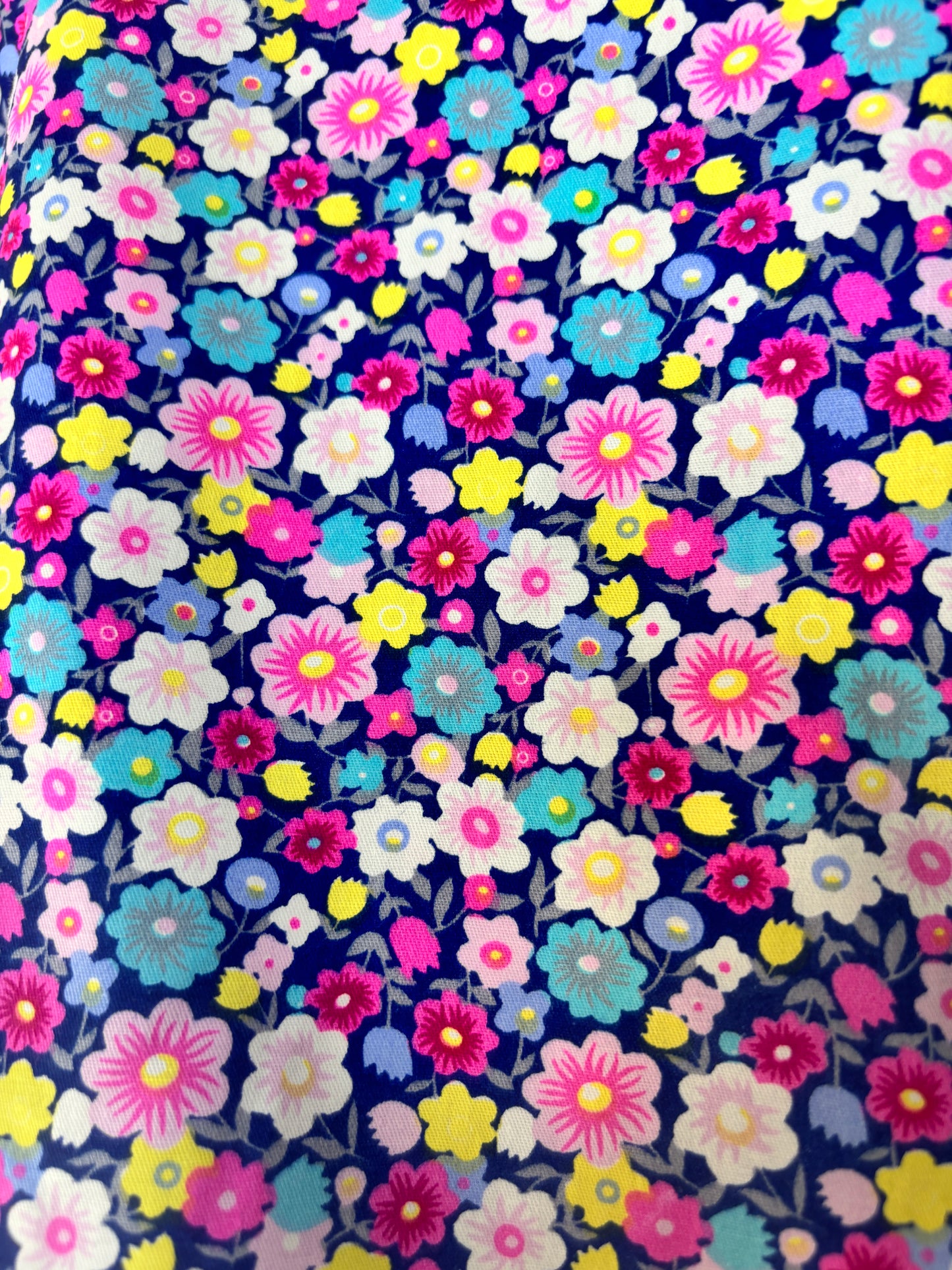 Pretty flowers scrub set