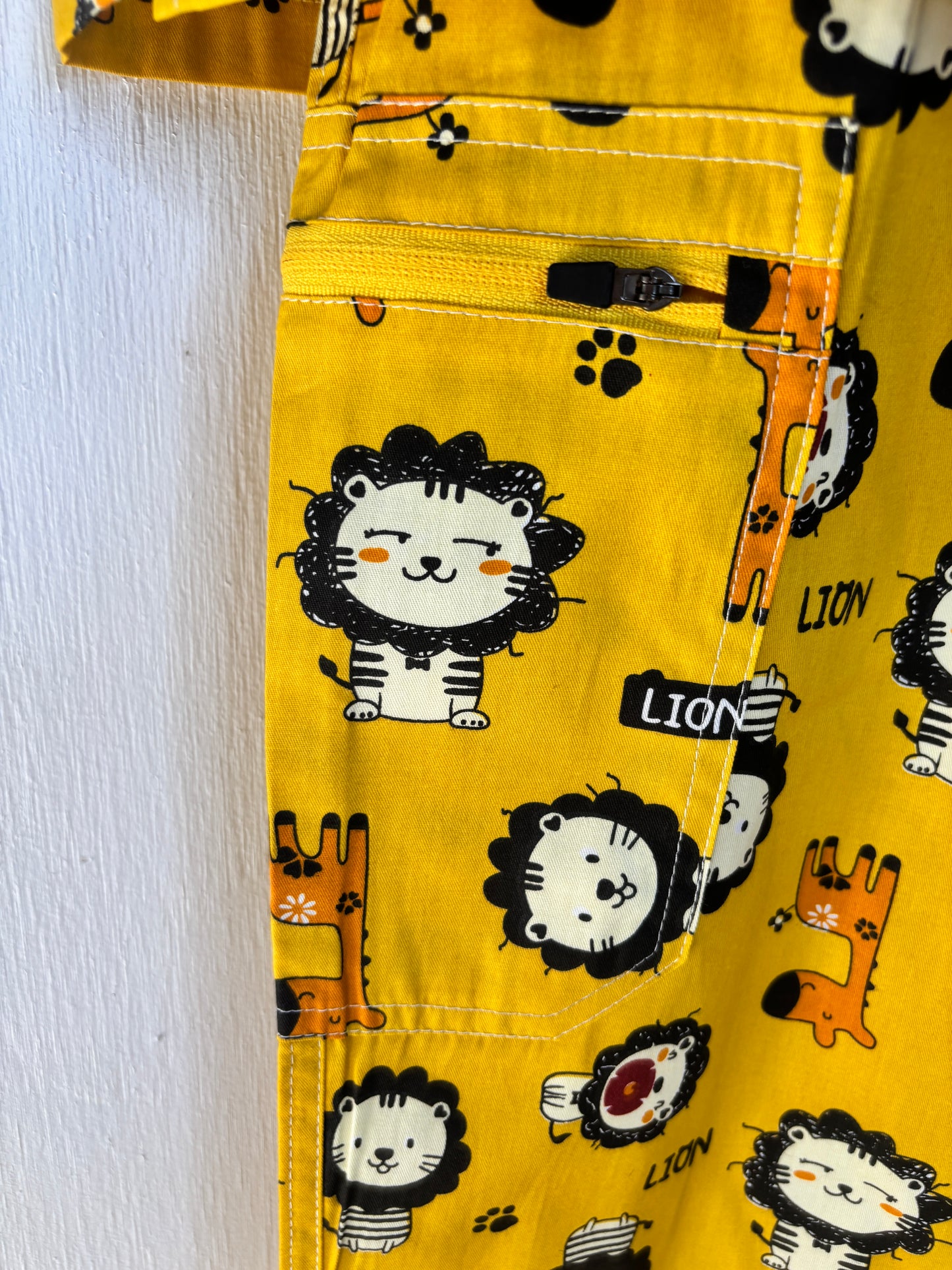 Lion n giraffe scrub sets